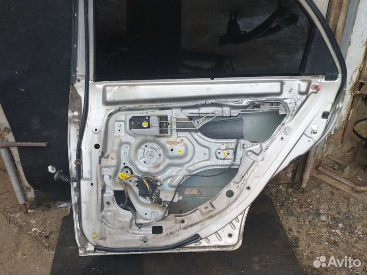 Задняя правая дверь kia cerato 1