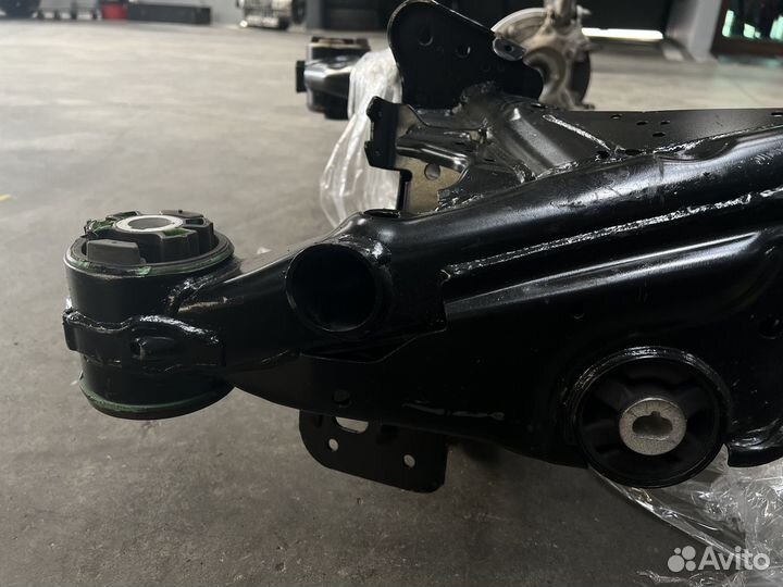 L8D2-5K091-AD балка подвески Land Rover