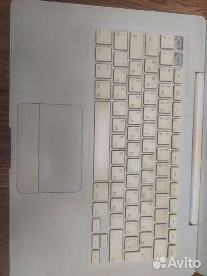 Ушатанный Apple MacBook