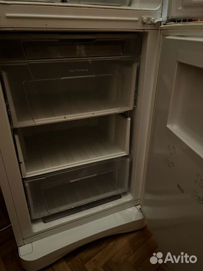 Холодильник indesit