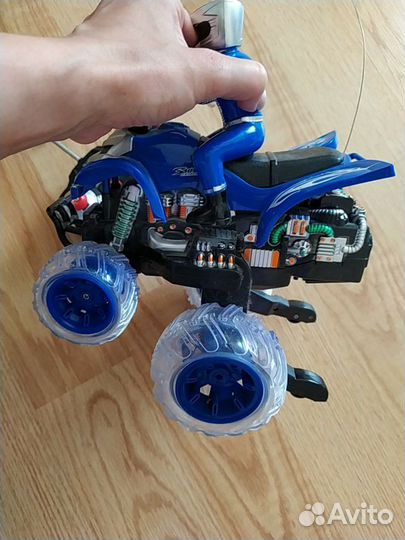 Квадроцикл на пульте