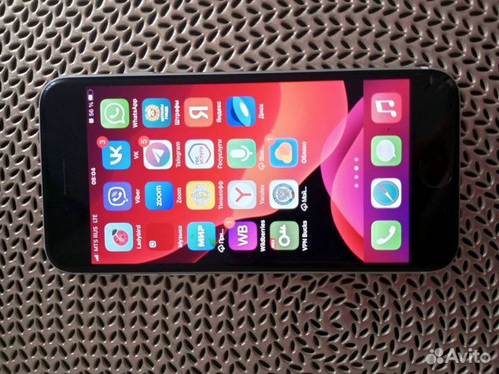Продаю iPhone se2020