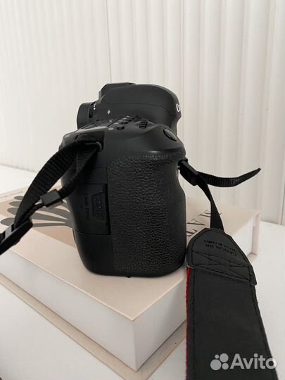 Зеркальный фотоаппарат EOS Canon 6d mark ii