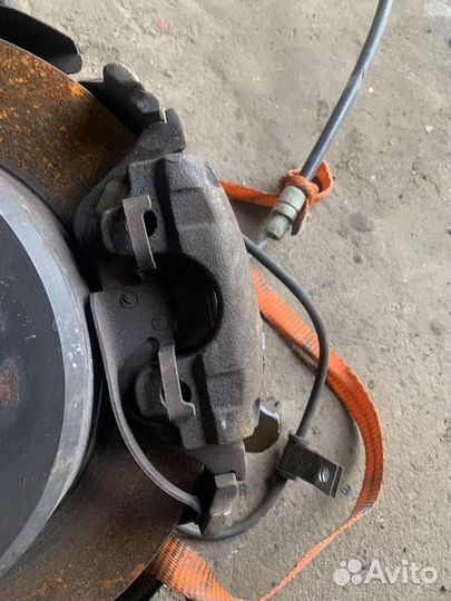 Суппорт задний левый dodge Grand Caravan 2001-200