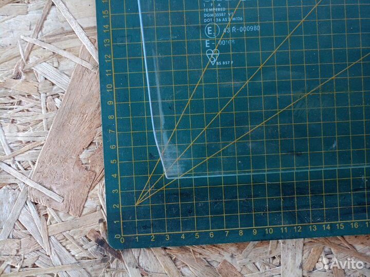 Стекло переднее правое Volkswagen Passat B2 81-88