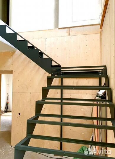 Лестничиный металлокаркас