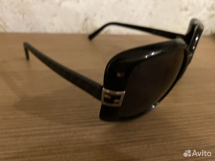 Очки солнечные Фенди