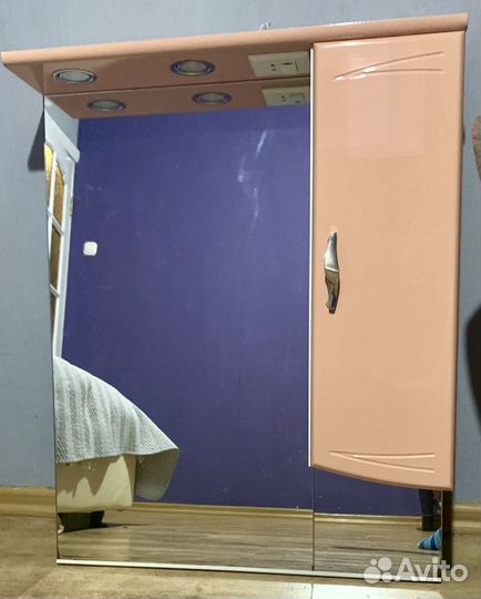 Шкафчик с зеркалом в ванну