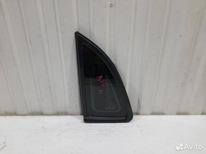 Стекло кузовное глухое левое Kia Rio хэтчбек 1.6