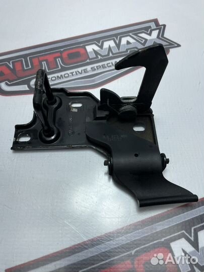 Замок капота Skoda Yeti 2012