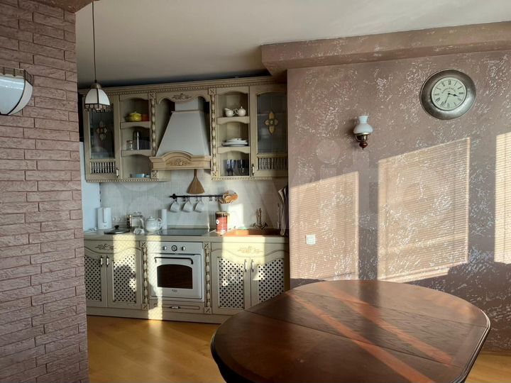 2-к. квартира, 80 м², 10/12 эт.