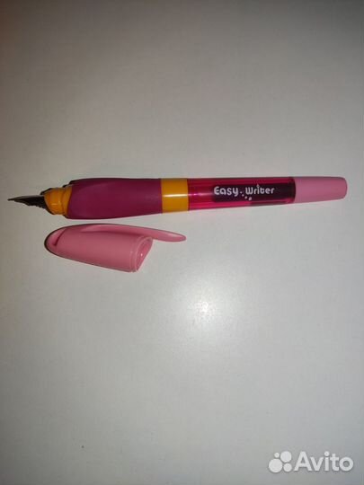 Карандаши, пластилин, ручка перьевая