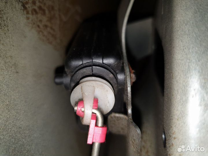 Активатор замка багажника Renault Logan