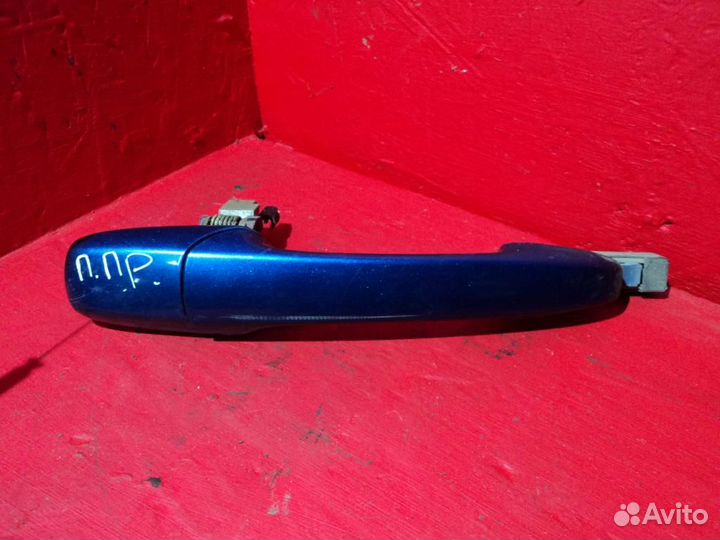 Ручка двери передняя правая Мазда 3 бк 02-09