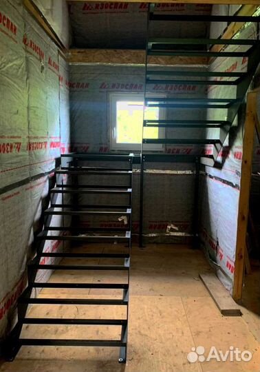 Лестничные перила кованные с монтажем