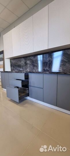 Кухонный гарнитур выставочный образец