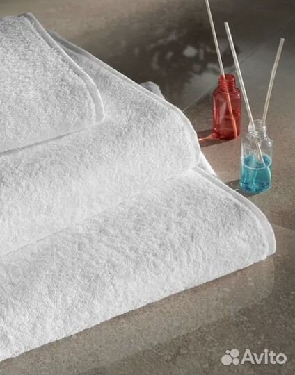 Махровые полотенца белые для гостиниц