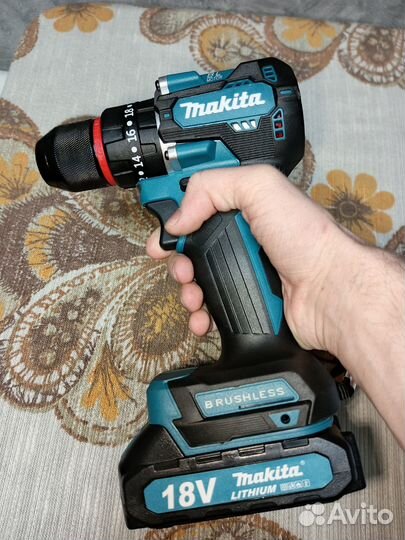 Шуруповерт Mak1ta 50 с набором оснастки