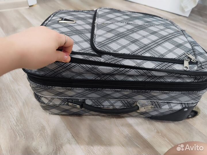 Чемодан на колесах бу маленький тряпочный