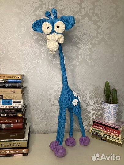 Вязаный жираф на каркасе, игрушка, декор