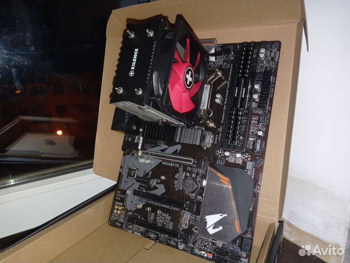 Материнская плата с процессором и памятью