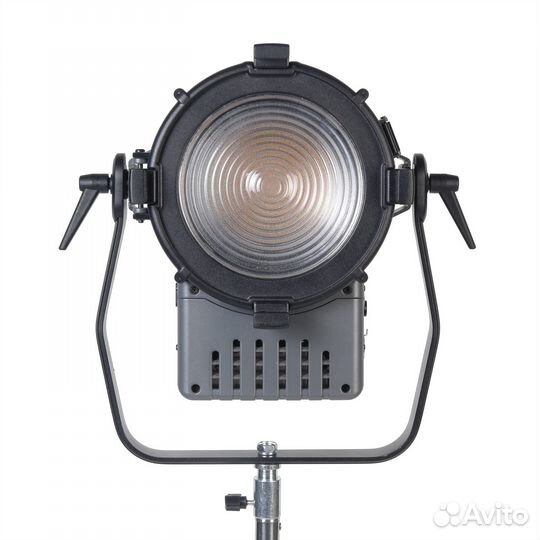 Осветитель студийный GreenBean Fresnel 200 LED X3