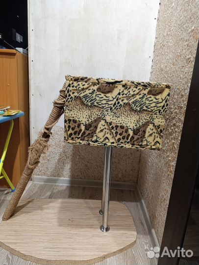 Домик для кошки с когтеточкой бу