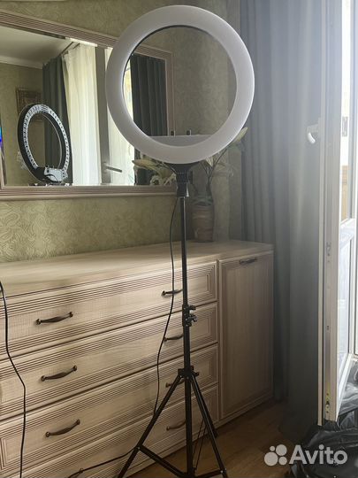 Кольцевая лампа со штативом бу диаметр 45 см