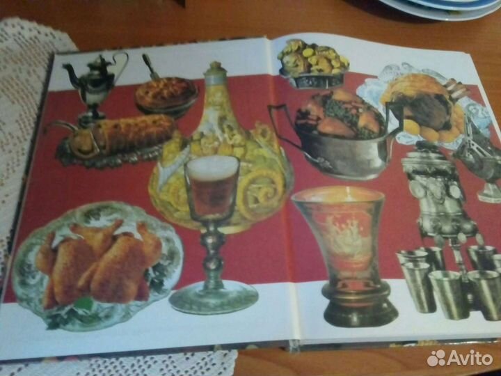 Толстая книга с рецептами