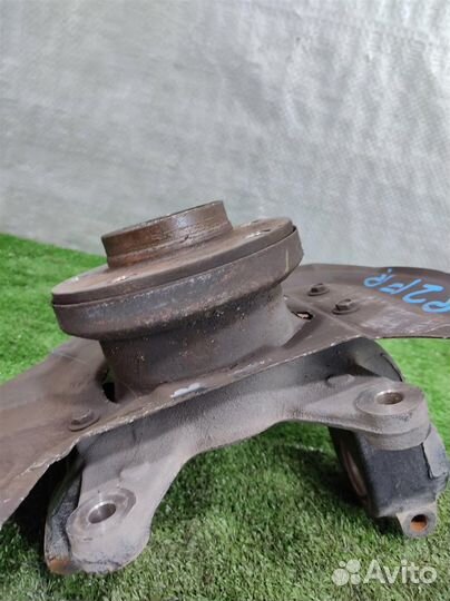 Кулак передний правый BMW X3 (E83) 2004