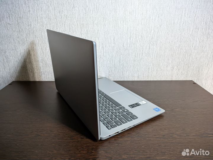 Новый ноутбук Lenovo IdeaPad 1 + сумка и мышь