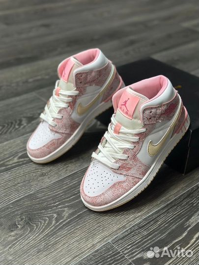 Кроссовки женские nike air jordan 1