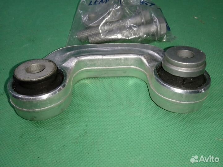 Audi A4 (B8) стойка переднего стабилизатора