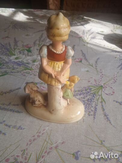 Статуэтка Девочка с куклой. Старая Германия