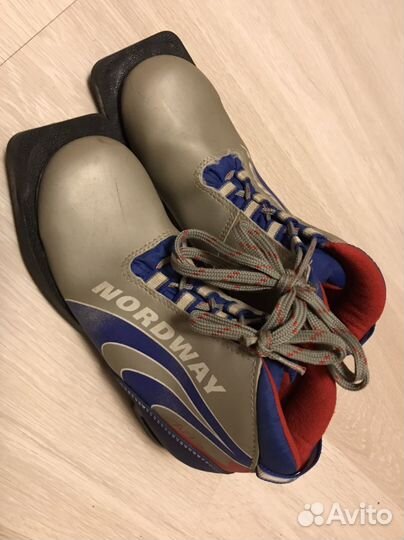 Лыжные ботинки