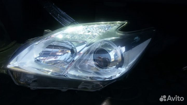 Фара на Toyota Prius