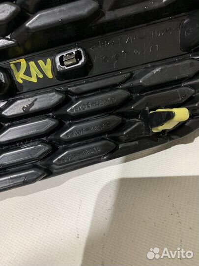 Toyota Rav 4 решетка радиатора правая