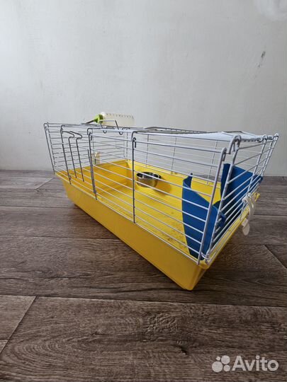 Продам клетку с поилкой и миской для корма