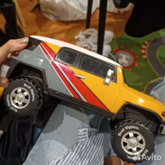 Внедорожник игрушка