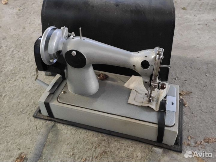 Швейная машина Подольск ручная