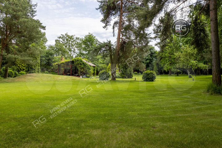 Коттедж 311 м² на участке 35 сот.