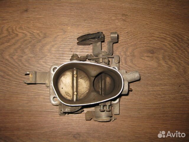 Заслонка дроссельная Audi 100 (C3) III (1982–1987)