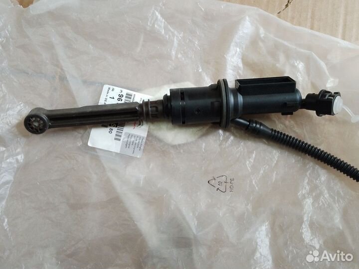 Главный цилиндр сцепления 96 890 165 80