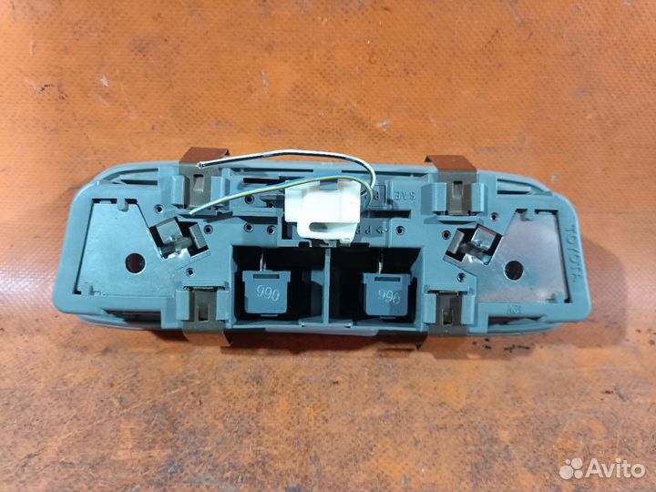 Плафон салона Toyota Mark ii GX100