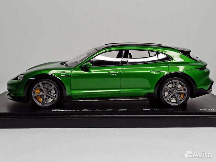 Porsche Taycan Turbo S Cross Turismo 1:18 Дилер