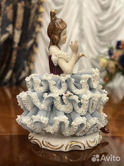 Фарфоровые статуэтки кружевницы Германия