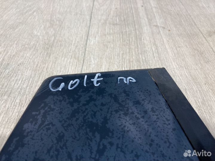 Форточка задняя правая Volkswagen Golf