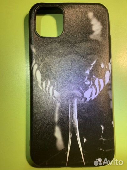 Чехлы на iPhone 11