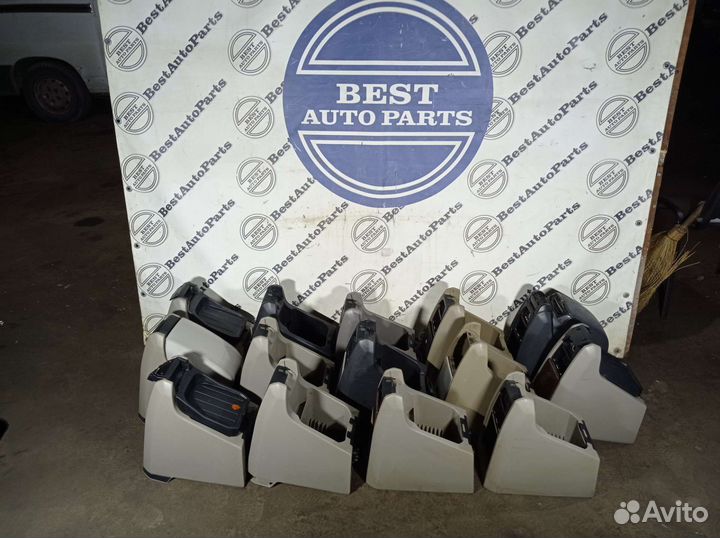 Подлокотник на xc90 Volvo