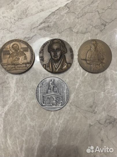 Настольная медаль